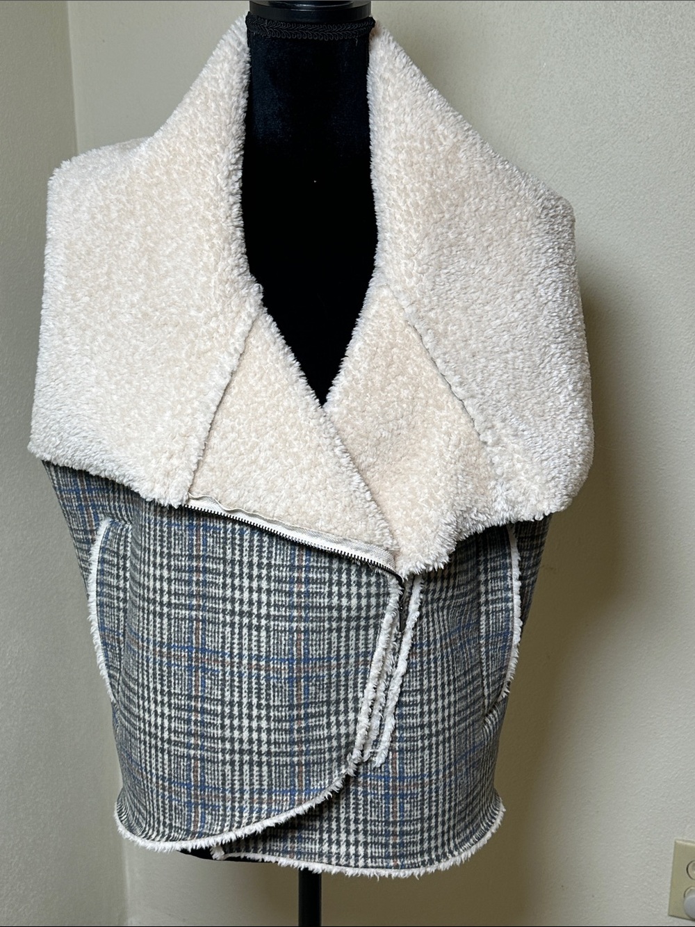 Adyson Parker Cream Sherpa Collar Plaid Vest Jacket - Sz L